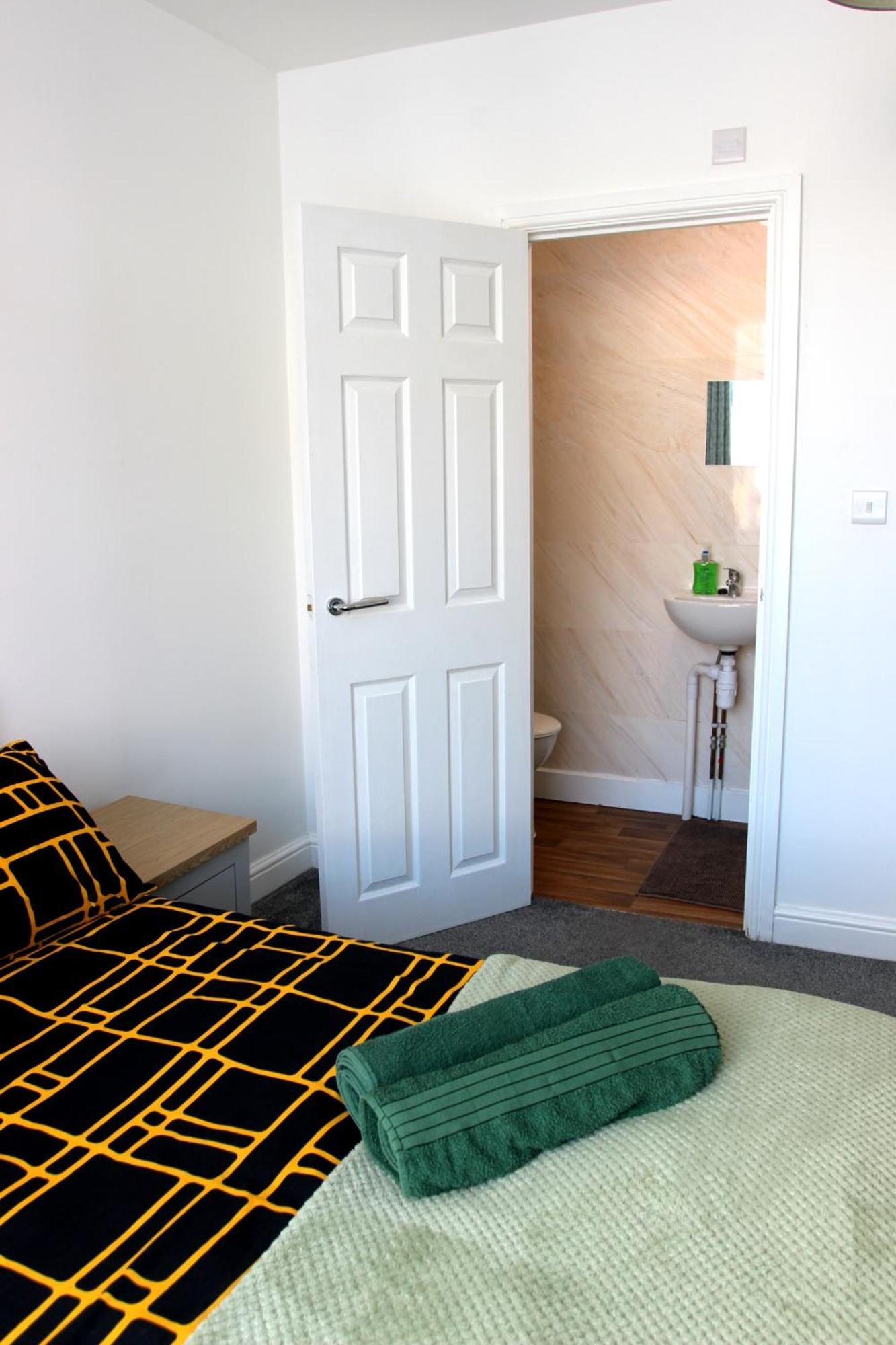 House Share With Few Ensuite Rooms Near Southmead 布里斯托 外观 照片